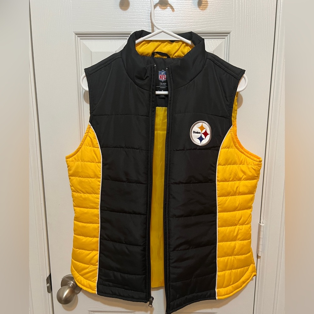NFL Women's Pittsburgh Steelers Black and Yellow Puffer Vest- Medium